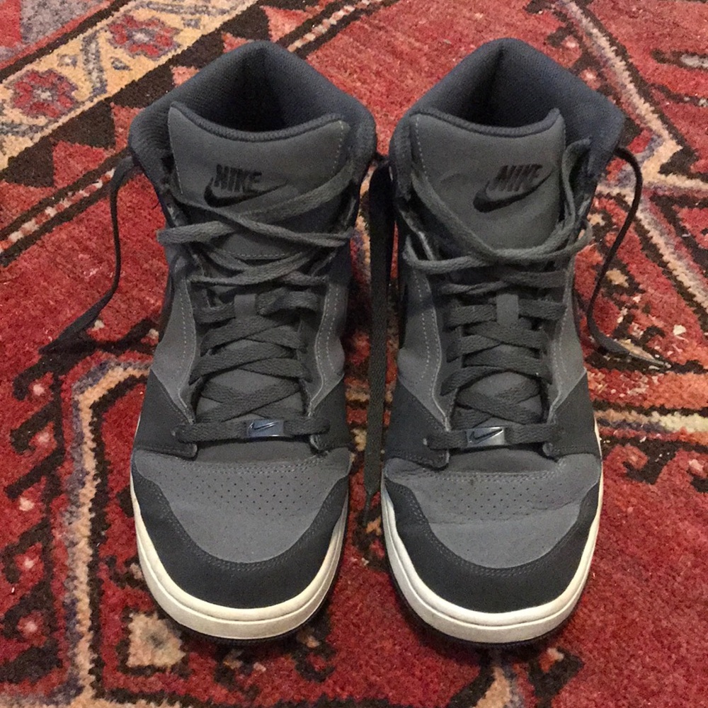 Classic Nike Hi-Top - Men’s 10.5